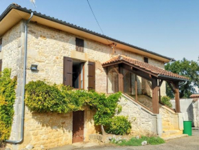Maison conviviale à Montayral avec jardin et barbecue